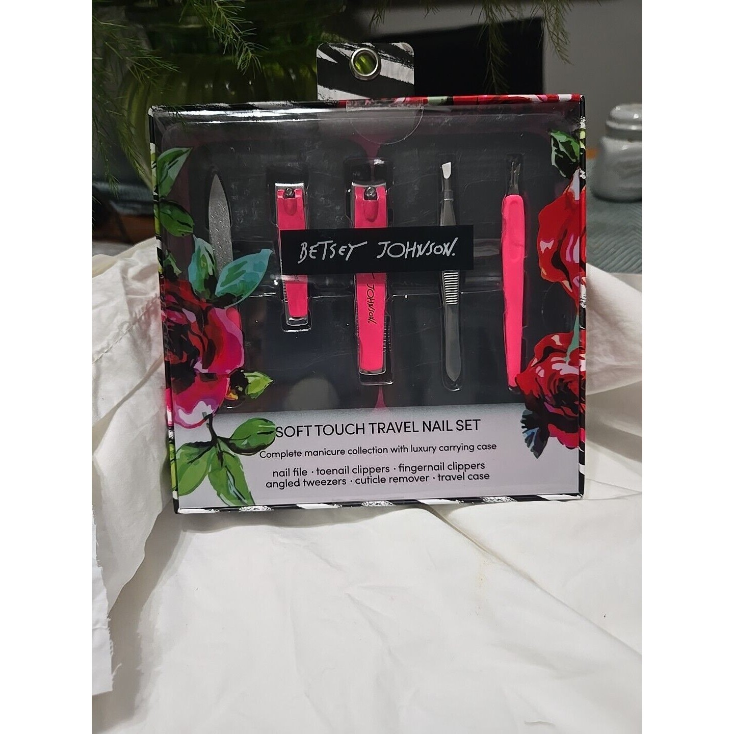 New Betsey Johnson 5 Pc  Travel Case Soft Touch Travel Nail Set Manicure Set